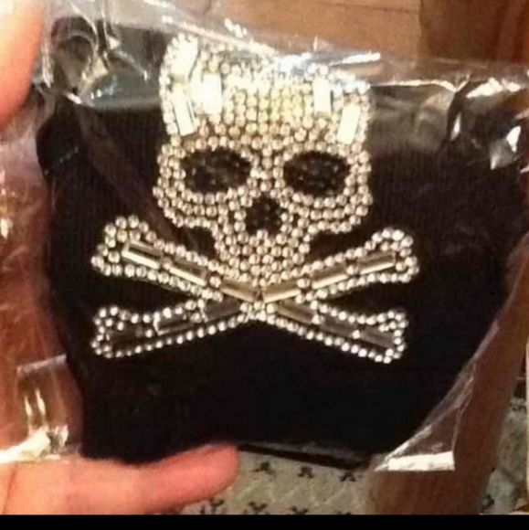 Skull Fingerless Gloves and Hat set Rhinestones - Picture 5 of 5
